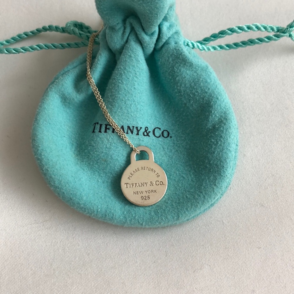 TIFFANY & CO Circle Charm Necklace